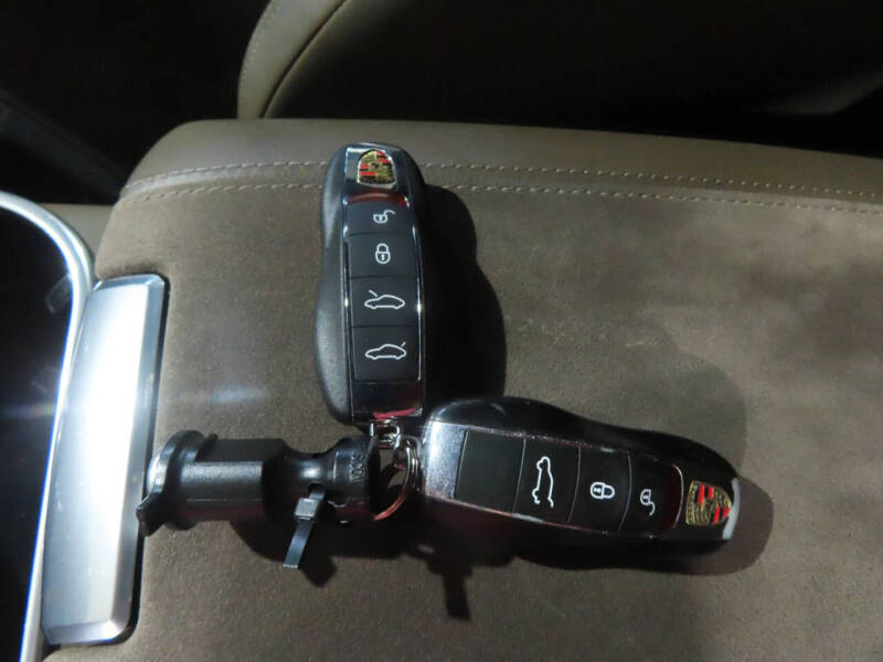 2014 Porsche Cayenne GTS