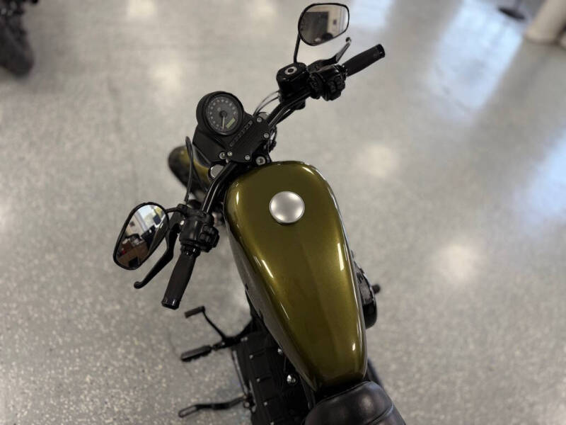 2016 Harley-Davidson IRON 8