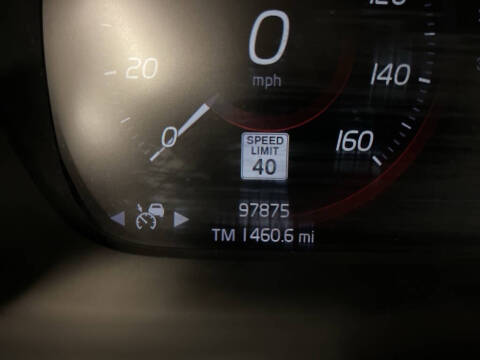 2022 Volvo XC40 T5 R-Design