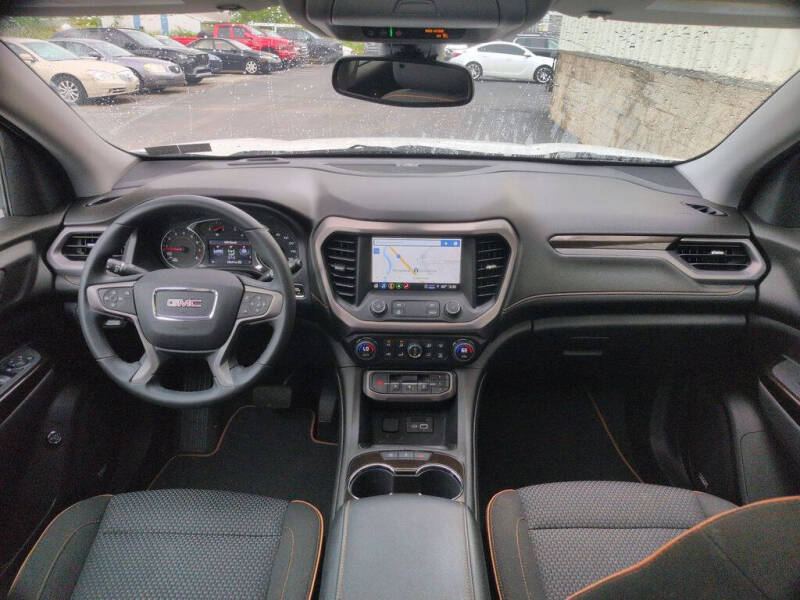 2023 GMC Acadia AT4