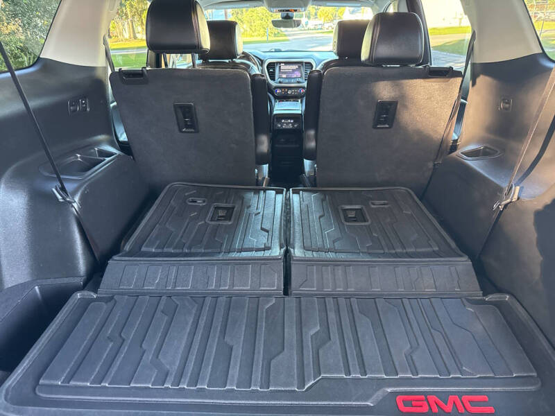 2020 GMC Acadia Denali