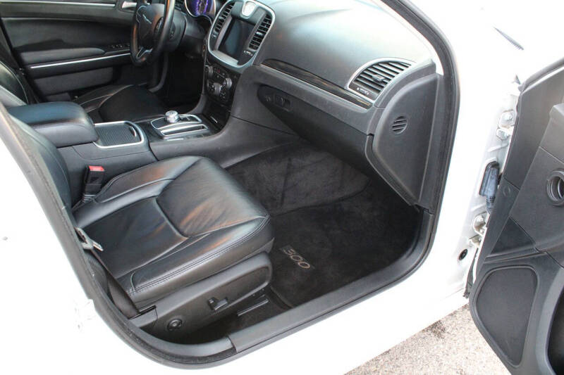 2017 Chrysler 300 Limited