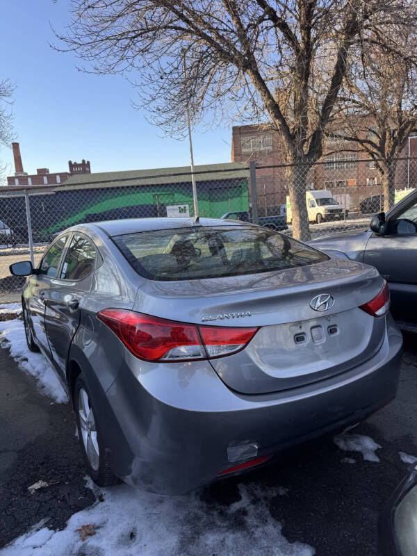 2011 Hyundai Elantra GLS's photo