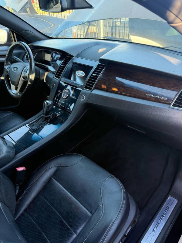 2019 Ford Taurus Limited