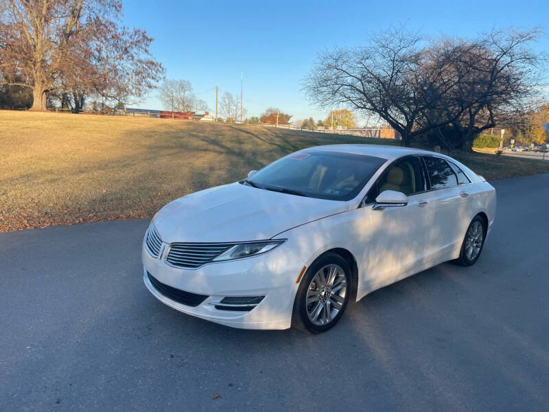 2015 Lincoln MKZ Base photo 2