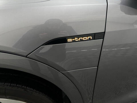 2022 Audi e-tron quattro Premium Plus