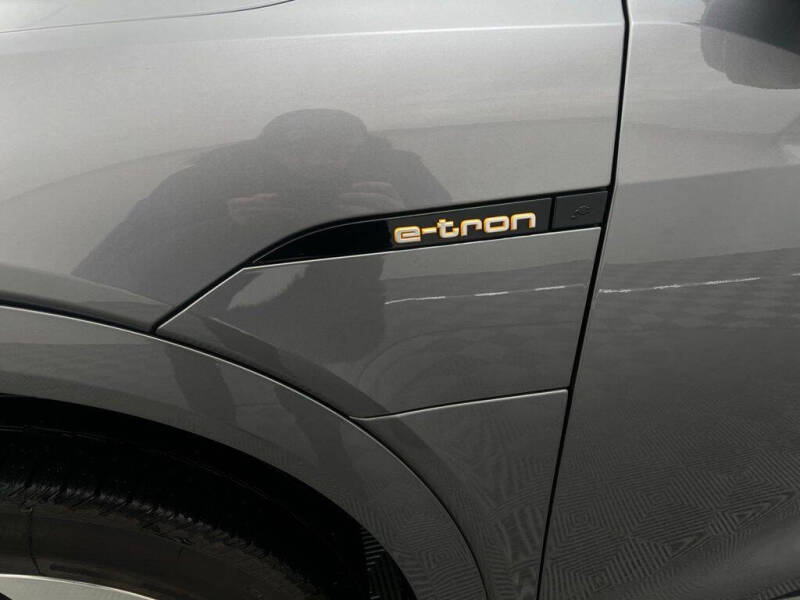 2022 Audi e-tron quattro Premium Plus