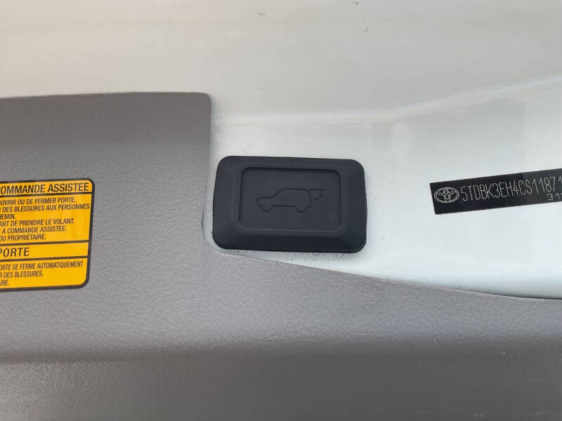 2012 Toyota Highlander SE