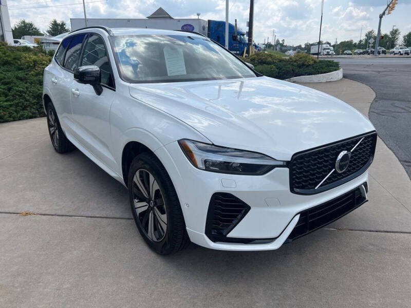 2025 Volvo XC60 T8 Plus Dark Theme