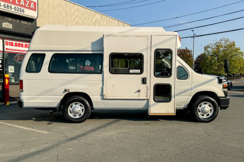 2011 Ford E-Series E-350 SD