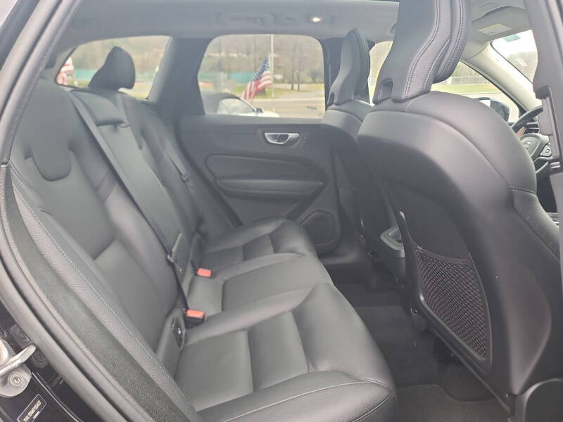 2023 Volvo XC60 B5 Plus Dark Theme