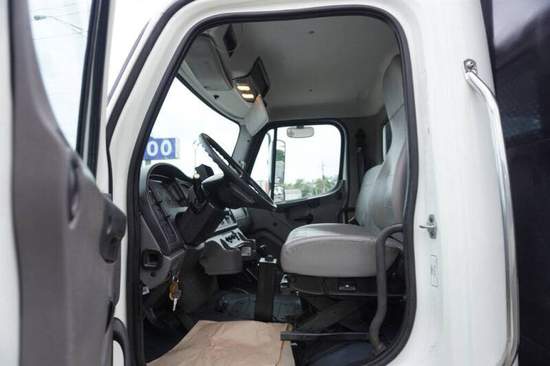 2015 Freightliner M2 106