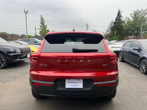 2023 Volvo XC40 B5 Plus Dark Theme