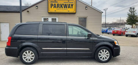 2015 Chrysler Town and Country for sale at Parkway Motors in Springfield IL