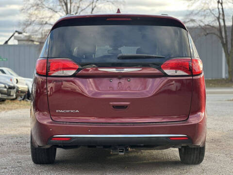 2017 Chrysler Pacifica Touring-L
