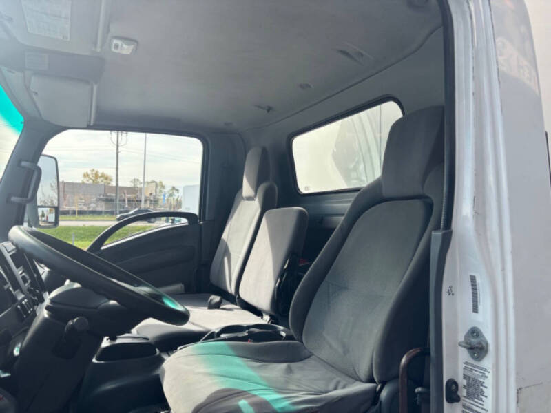 2017 Isuzu NRR 24FT Box Van