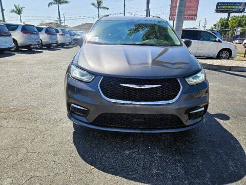 2022 Chrysler Pacifica Touring L