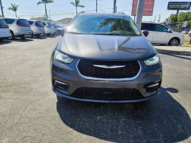 2022 Chrysler Pacifica Touring L