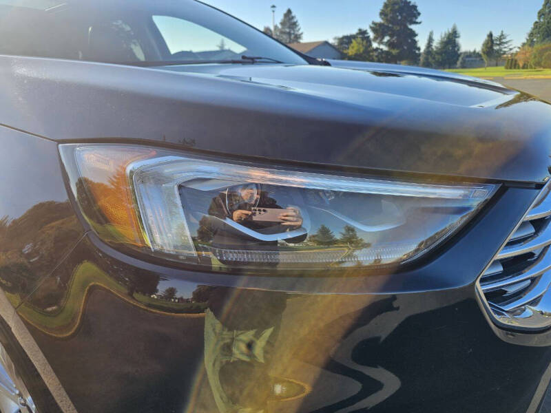 2020 Ford Edge Titanium