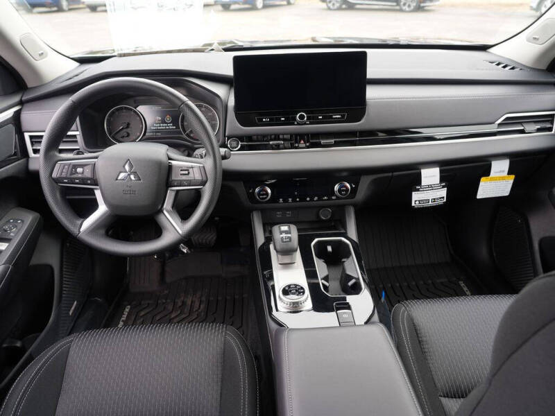 2026 Mitsubishi Outlander ES