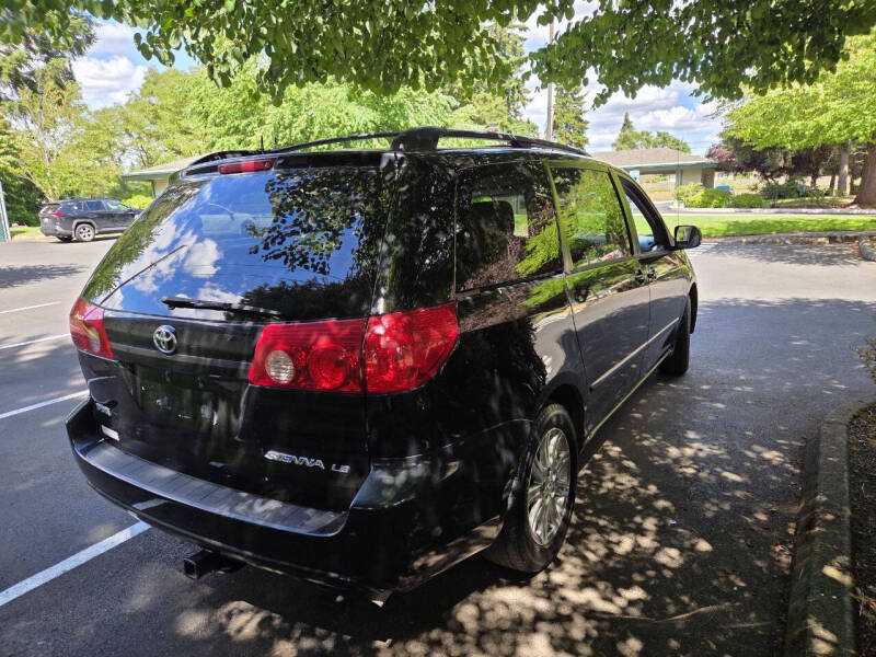 2008 Toyota Sienna LE 7-Passenger