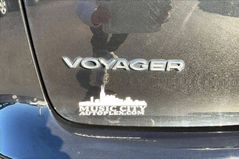 2022 Chrysler Voyager LX