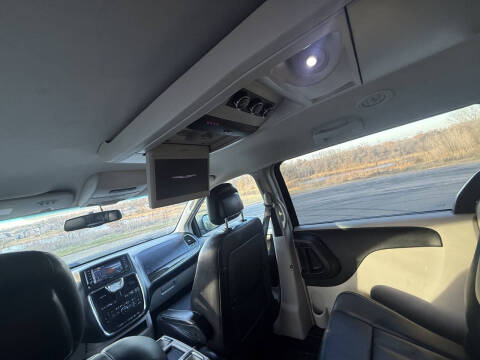 2013 Chrysler Town and Country Touring