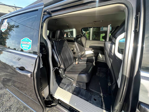 2017 Chrysler Pacifica Touring-L Plus