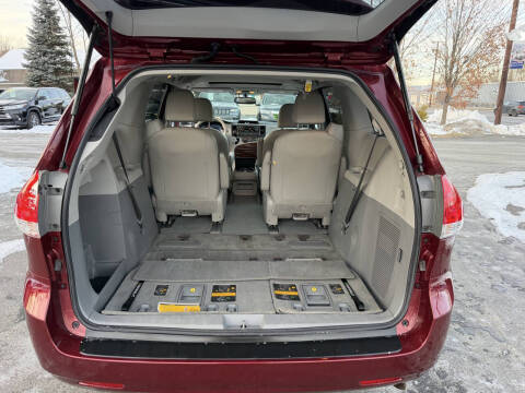 2014 Toyota Sienna XLE 7-Passenger