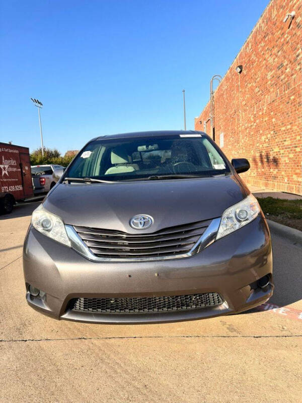 Used 2017 Toyota Sienna LE with VIN 5TDKZ3DC7HS772332 for sale in Lewisville, TX