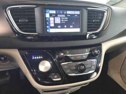 2023 Chrysler Voyager LX