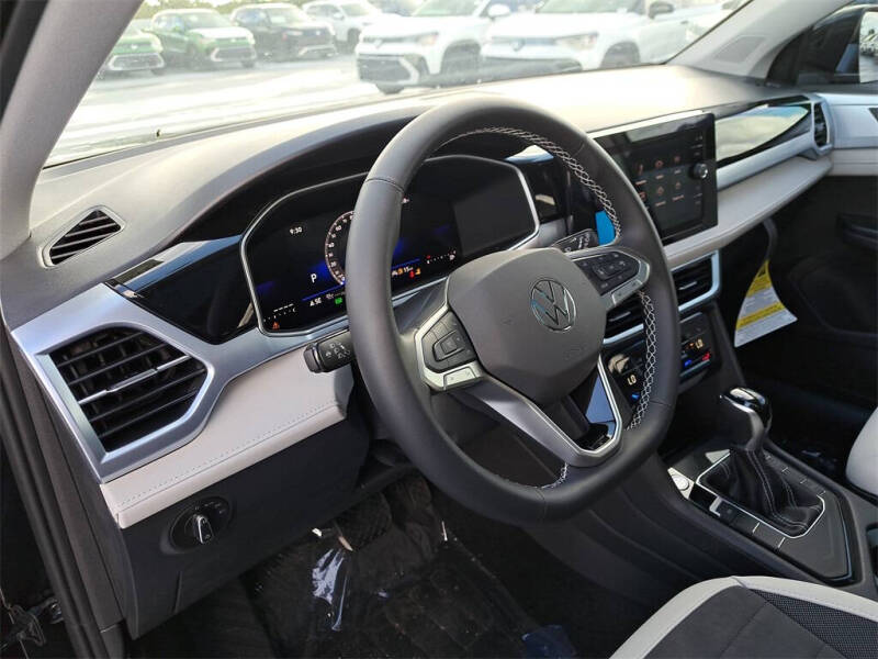 2026 Volkswagen Taos SE