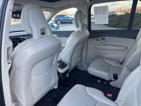 2020 Volvo XC90 T6 Momentum 6-Passenger