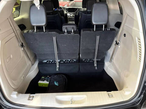 2024 Chrysler Pacifica Plug-In Hybrid Select