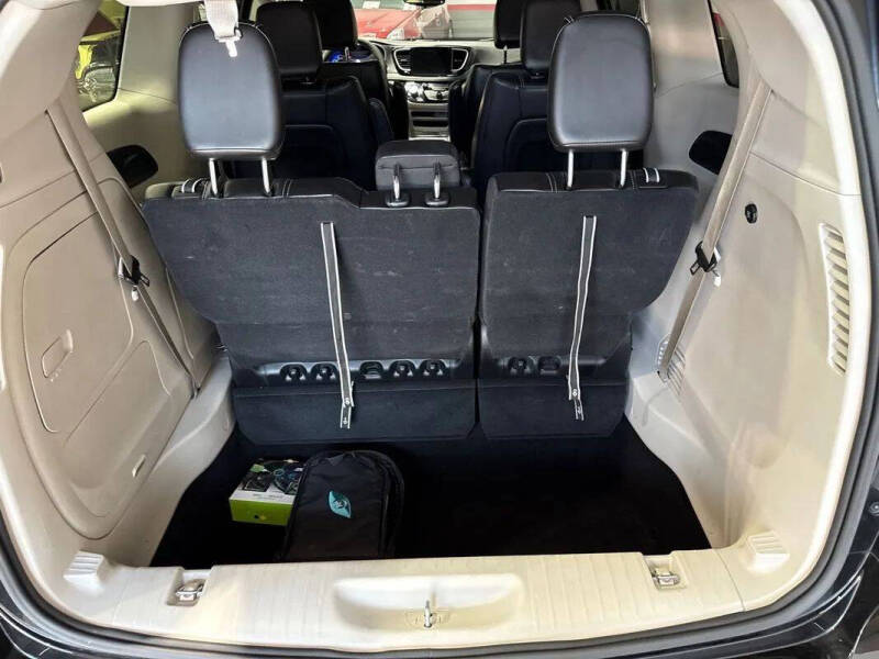 2024 Chrysler Pacifica Plug-In Hybrid Select