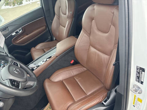 2024 Volvo XC90 Recharge T8 Ultimate Bright Theme 7P