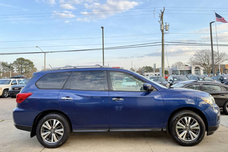 2017 Nissan Pathfinder SL