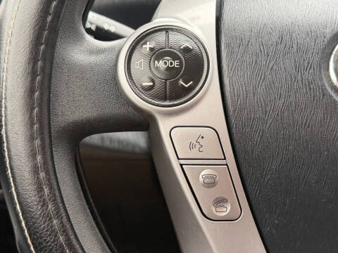 2017 Toyota Prius v Five