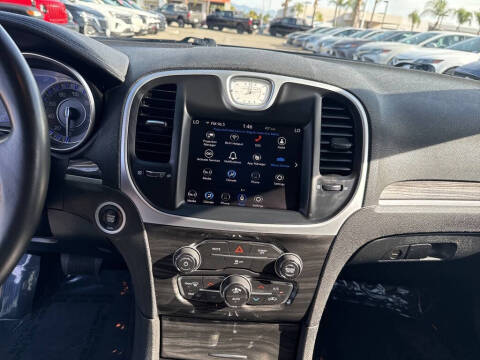 2022 Chrysler 300 Touring