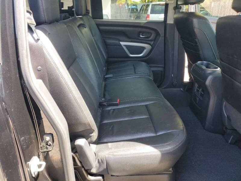 2017 Nissan Titan SV