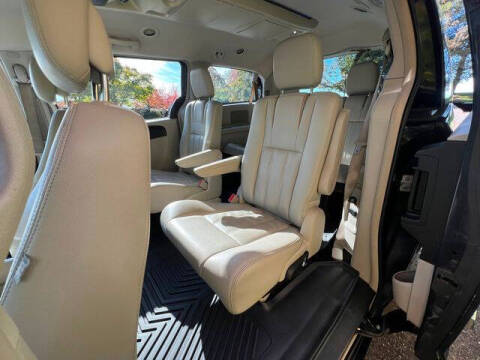 2013 Chrysler Town and Country Touring