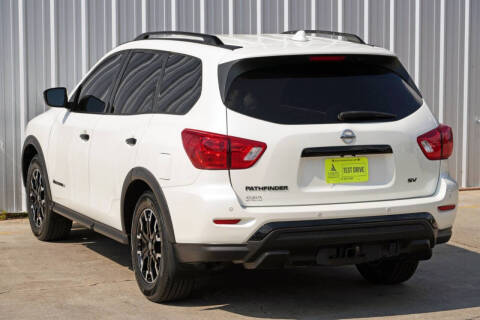 2020 Nissan Pathfinder SV