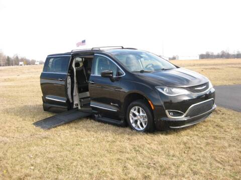 2017 Chrysler Pacifica for sale at McCrocklin Mobility in Chesterfield IN