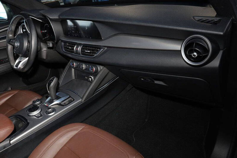2024 Alfa Romeo Stelvio Ti
