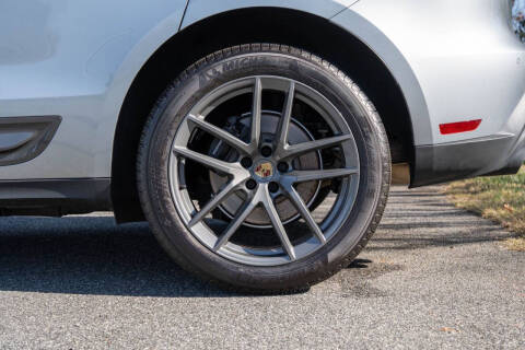 2025 Porsche Macan T