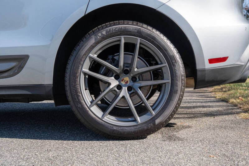 2025 Porsche Macan T