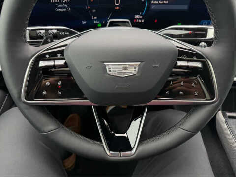 2025 Cadillac OPTIQ Luxury 1