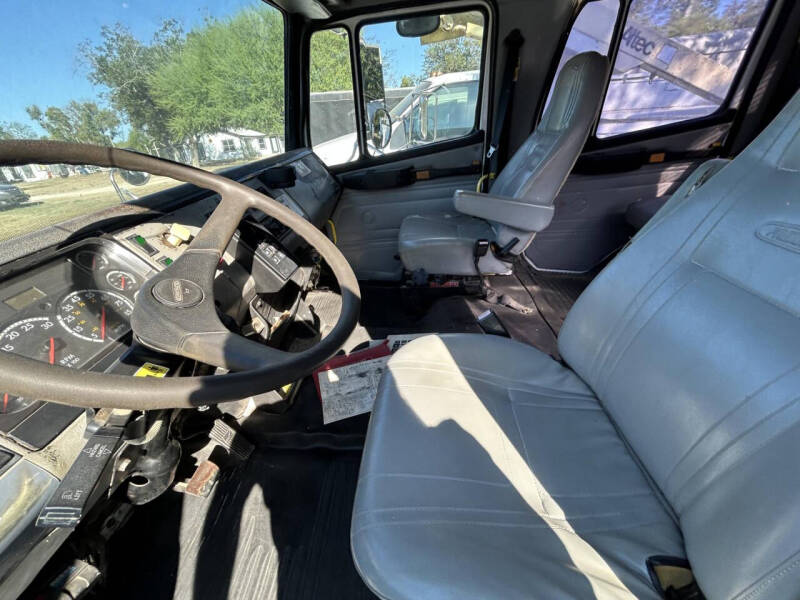 2002 Freightliner FL70
