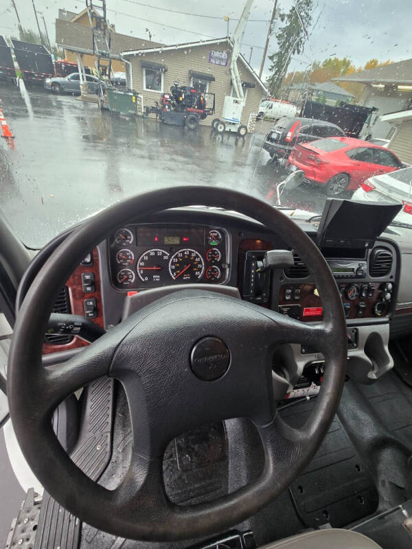 2014 Freightliner M2 106