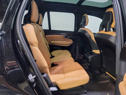 2016 Volvo XC90 T6 Momentum